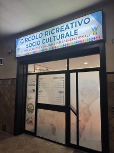 Sala 100 mq disponibile in affitto ideale per incontri, conferenze, formazione in generale