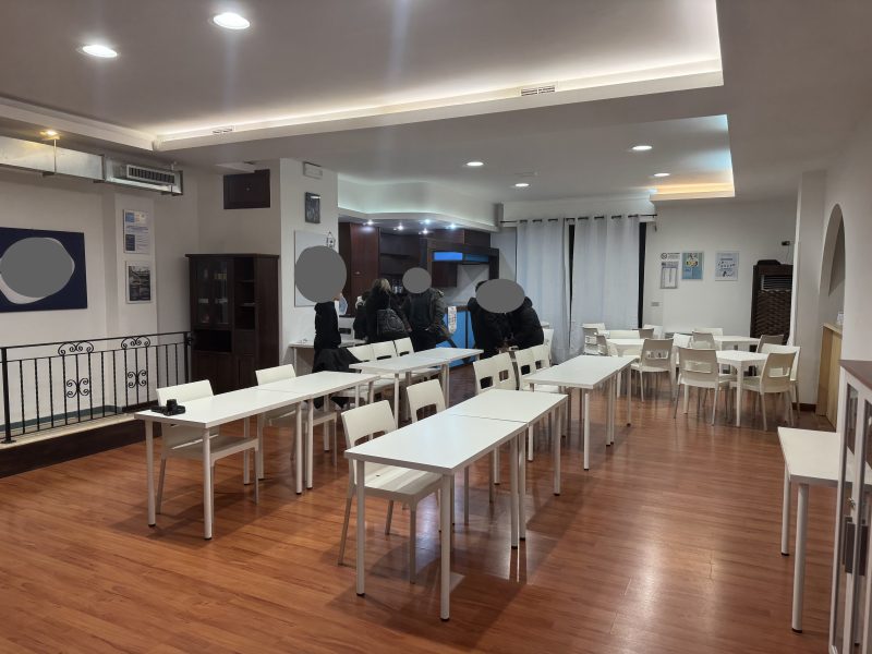 Sala 100 mq disponibile in affitto ideale per incontri, conferenze, formazione in generale