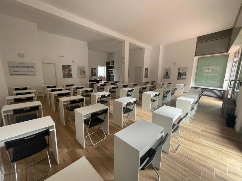 Sala Formazione 100 mq a Torino – 40 Postazioni Pronte, Ingresso Autonomo