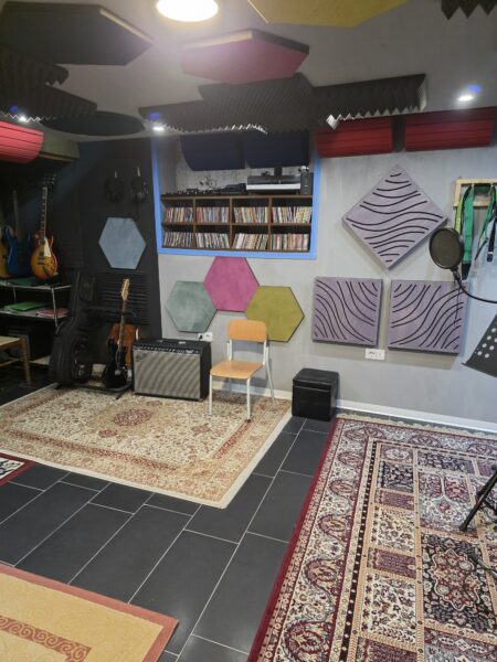 Studio di registrazione e sala prove attrezzata